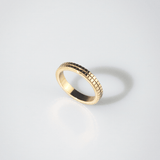 gold band ring