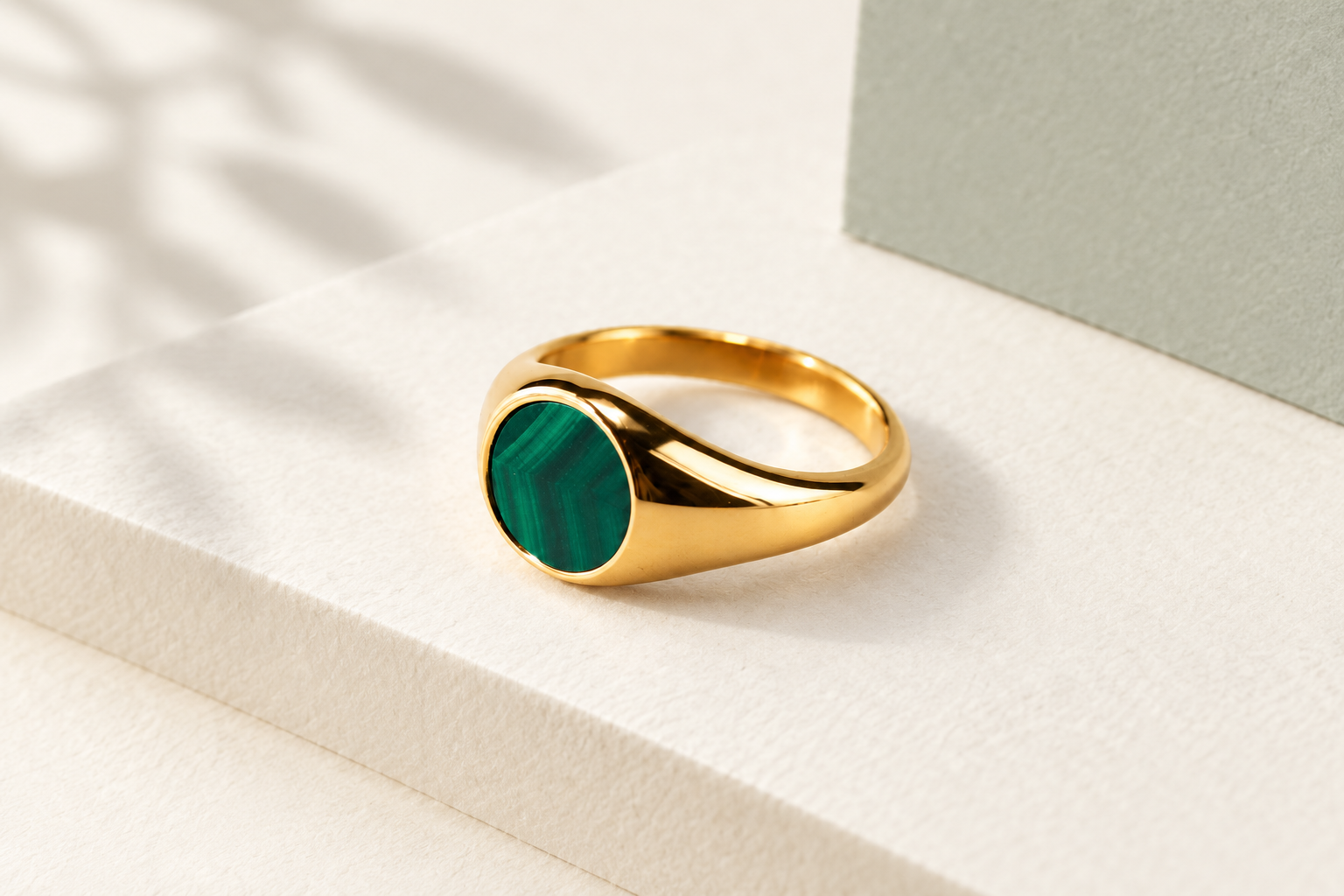 Malachite ring detail